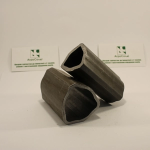 Труба профільна трикутник Труба профільна трикутник